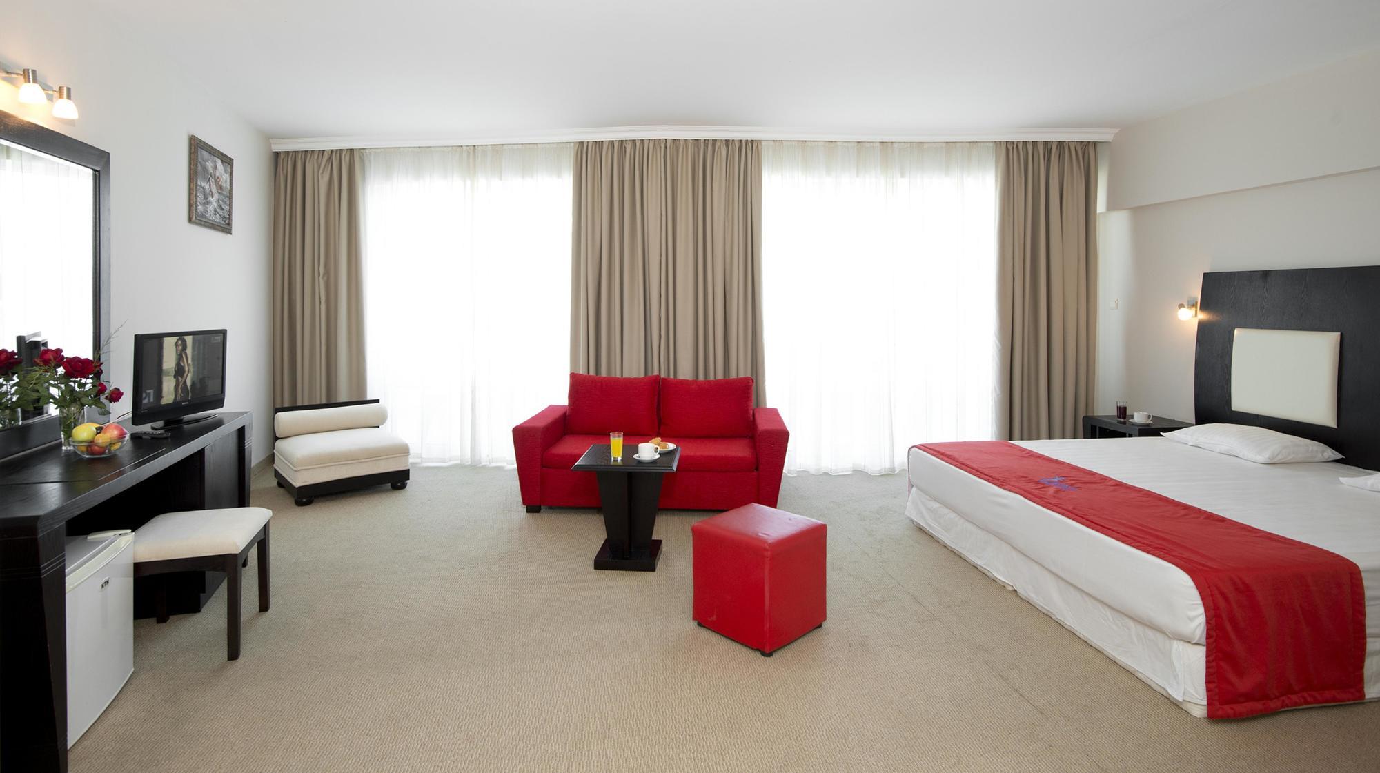 סאני ביץ' Calypso Hotel - All Incluisve מראה חיצוני תמונה